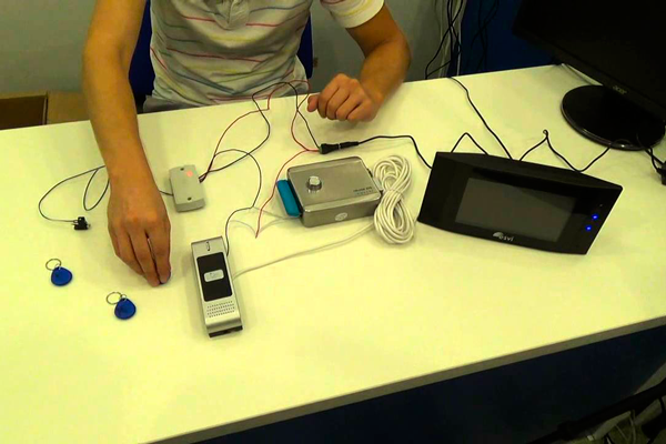 Как подключить электромагнитный замок к видеодомофону